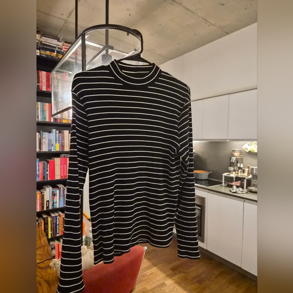 Uniqlo Black and White Striped Mock Neck Turtleneck Long Sleeve